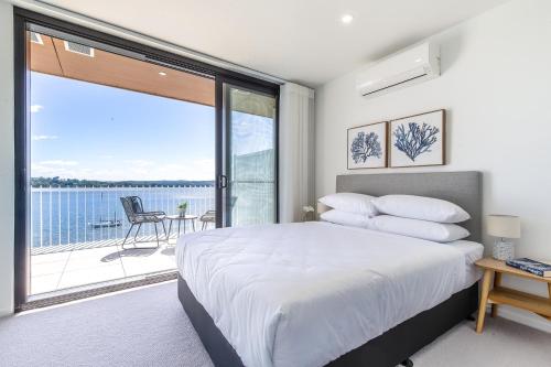 Voodi või voodid majutusasutuse Superb 2-Bed Apartment with Scenic Bay Views toas