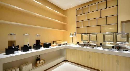 a restaurant kitchen with aasteryasteryasteryasteryasteryasteryasteryasteryasteryasteryastery at City Comfort Inn Shiyan Wudang Mountain in Danjiangkou