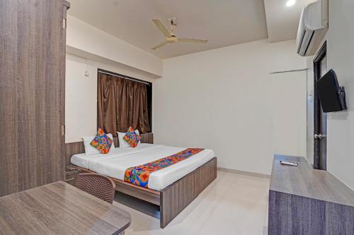 a bedroom with a bed and a window at Via Shahi Villa in Pune