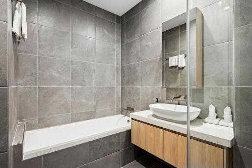 Ένα μπάνιο στο Ocean Views at Kings Beach