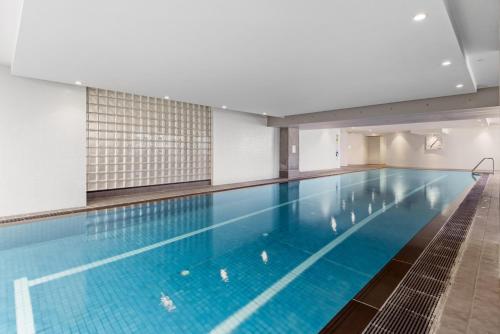 a large swimming pool with ducks in the water at 2-Bed, 500m From The Beach with Pool, Gym & Sauna in Melbourne