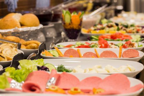 Makanan di atau berdekatan hotel