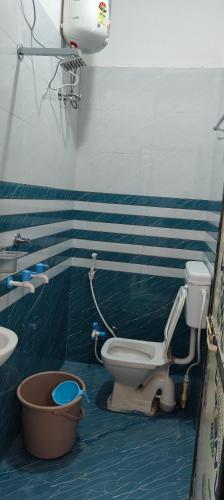 a bathroom with a toilet and a sink at Narayan Home Stay in Ujjain