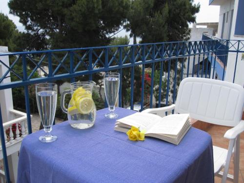 Balkón nebo terasa v ubytování Kavos Hotel