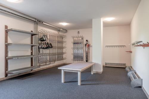 a gym with a bench in the middle of a room at Alpenresidenz am Mühlbach in Obergurgl
