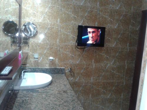 A bathroom at Conference Hotel & Suites Ijebu