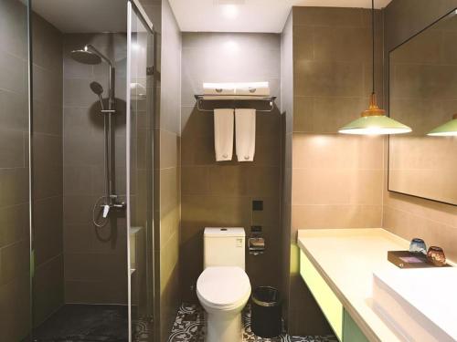 Koupelna v ubytování GEM Hotel Ningbo Jiangbei District Hongtang Haide Square