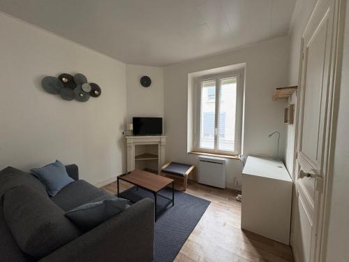 Posezení v ubytování Reims Hyper-Centre Charmant Appartement à 2 pas de la Cathédrale