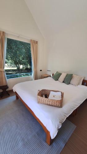 Un pat sau paturi într-o cameră la Season to table