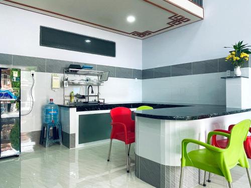 Kuchyň nebo kuchyňský kout v ubytování Warm & Welcoming 2BR Apartment Relax Feel at Home