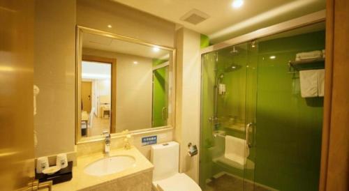 Ένα μπάνιο στο GreenTree Inn Qingyuan Qinghe Avenue Branch