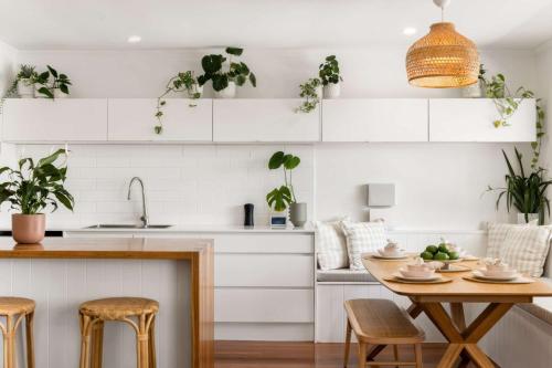 Kuchyň nebo kuchyňský kout v ubytování Palm Cove Retreat - Walk to beach & CBD