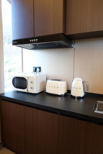 Una cocina o zona de cocina en Galactic getaways JUPITER