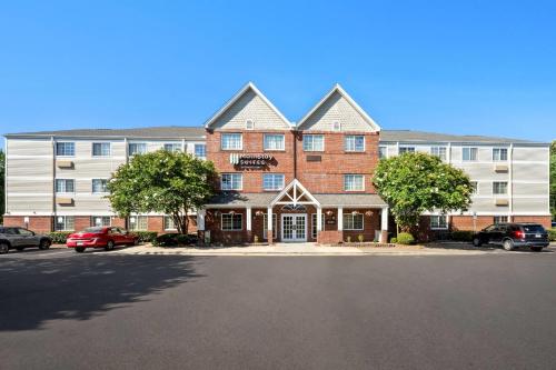 Gallery image of MainStay Suites Raleigh North in Raleigh