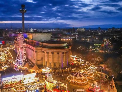 Nespecifikovaný výhled na destinaci Liverpool nebo výhled na město při pohledu z apartmánu