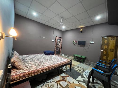 Ένα ή περισσότερα κρεβάτια σε δωμάτιο στο Samriddhi home stay