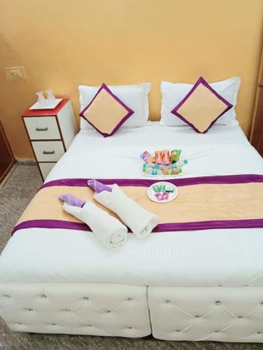 Ένα ή περισσότερα κρεβάτια σε δωμάτιο στο Hotel Shree Krishna