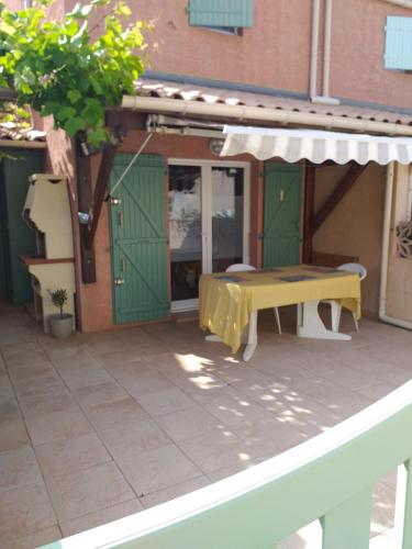 Pavillon T3, 4 couchages, climatisé, Jardins d'Ulysse, Narbonne