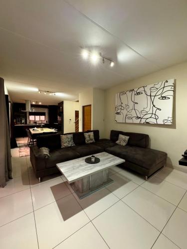 Χώρος καθιστικού στο Gem in the heart of Sandton