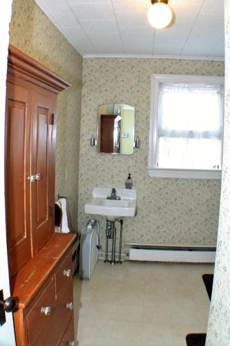 a bathroom with a sink and a mirror at The White Birch Inn in Berwick