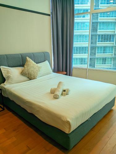 a bed in a room with a large window at Sky Suite KLCC Apartment klcc in Gua Sai