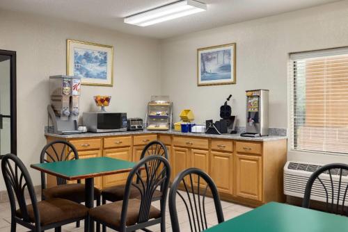 a room with a kitchen with a table and chairs at Days Inn by Wyndham Blythewood North Columbia in Blythewood