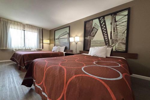 Voodi või voodid majutusasutuse Super 8 by Wyndham Alton toas