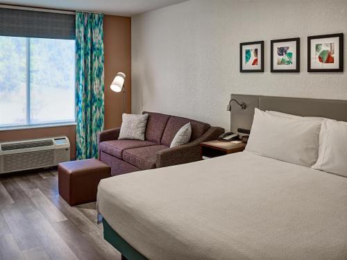 Ένα ή περισσότερα κρεβάτια σε δωμάτιο στο Hilton Garden Inn Pigeon Forge