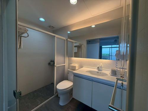 Ένα μπάνιο στο 新群風格民宿一館 包棟 烤肉 Ktv