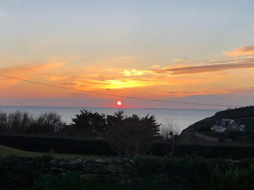 Complètement à l'ouest face à la mer