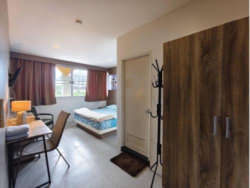 Postel nebo postele na pokoji v ubytování In Phuket House