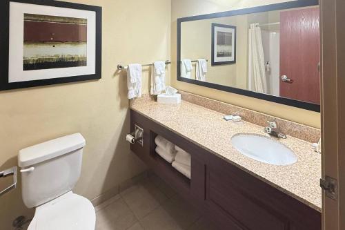 Vannituba majutusasutuses Comfort Inn & Suites