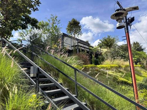 Vườn quanh บ้านสี่เหลี่ยม รัชนากร โฮมสเตย์