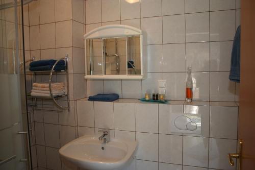 A bathroom at Ferienwohnung Großvenediger