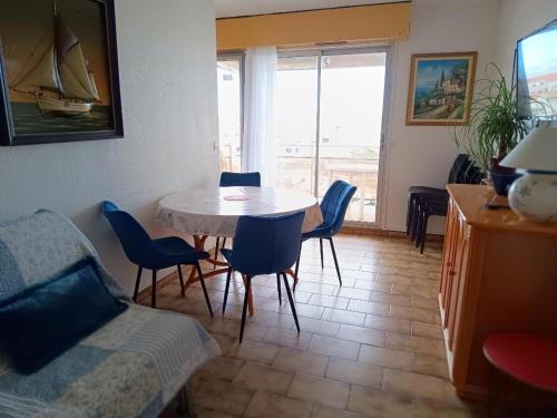 Appartement T2 vue Mer et Port,2 balcons, Parking privé