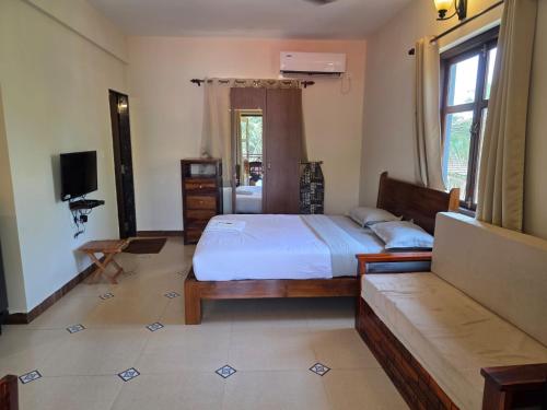 Postel nebo postele na pokoji v ubytování Coastal Suites Apart Hotel ---- 12 minutes walk to beach