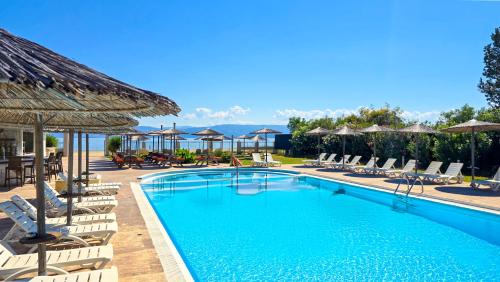 La alberca dentro o cerca de Koulouris Beach Hotel