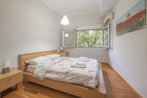 Stylish apt in the Historic heart of the city
