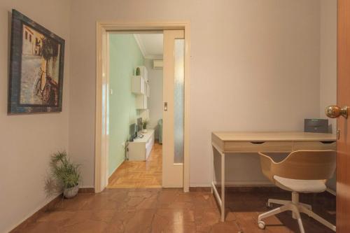 Stylish apt in the Historic heart of the city