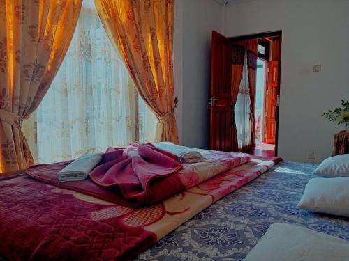 Ένα ή περισσότερα κρεβάτια σε δωμάτιο στο Ragith Villa