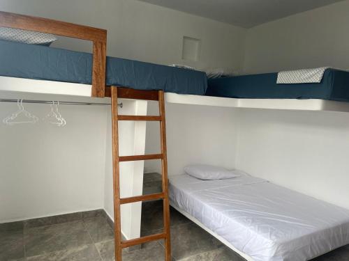 Un ou plusieurs lits dans un hébergement de l'établissement Casa Siena Vichayito a poco metros del mar