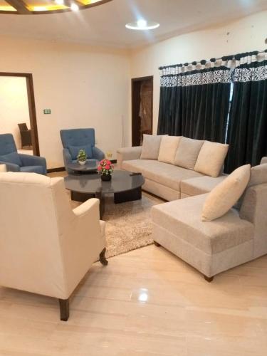 Χώρος καθιστικού στο Shahnoor cottages Luxury Apartment