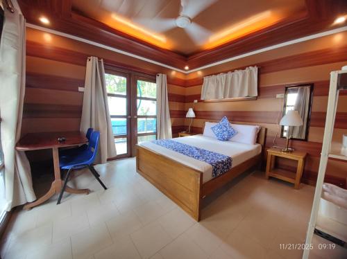 Ένα ή περισσότερα κρεβάτια σε δωμάτιο στο Ferellee Beach Front Inn