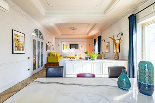 Elite Art Palace by Napoliapartments