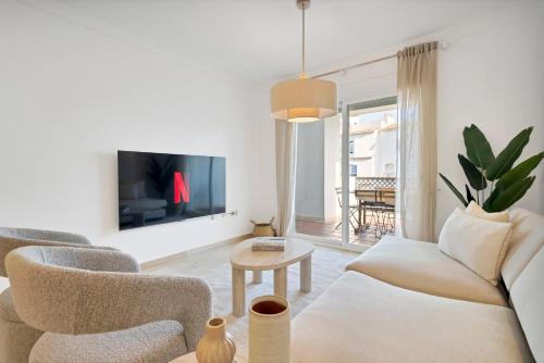 Banús Luxury Apartment - Prime Location and Free Parking