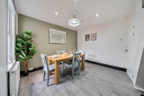 Φωτογραφία από το άλμπουμ του Modern Bletchley home with stylish decor σε Bletchley