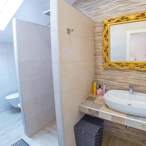 a bathroom with a sink and a mirror at Apartamento Italia in Međugorje