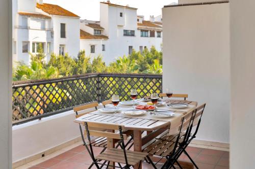 Banús Luxury Apartment - Prime Location and Free Parking