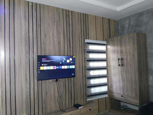 Μια τηλεόραση ή/και κέντρο ψυχαγωγίας στο Empayer Hotel & Suites