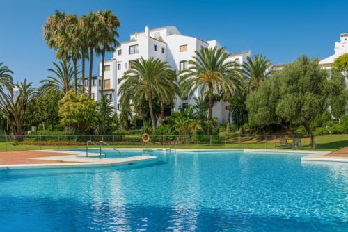 Banús Luxury Apartment - Prime Location and Free Parking